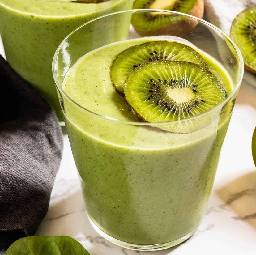 Smoothie with Kiwi and Yogurt
