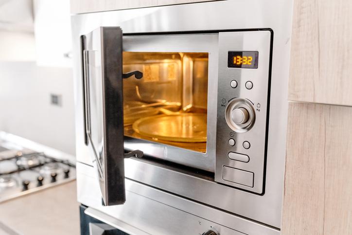 Microwave Ovens: Are There Real Health Dangers?
