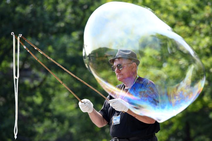 A Balloon-Like Feeling in the Abdomen: What Could Be the Cause?