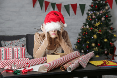 Почему люди грустят в праздники?